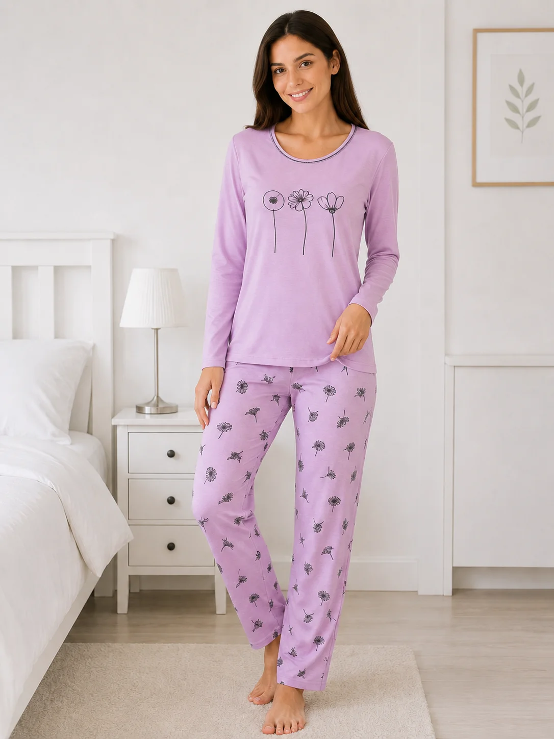 Pijama dama mov deschis bluza cu maneca lunga si imprimeu floral, pantaloni lungi cu model flori