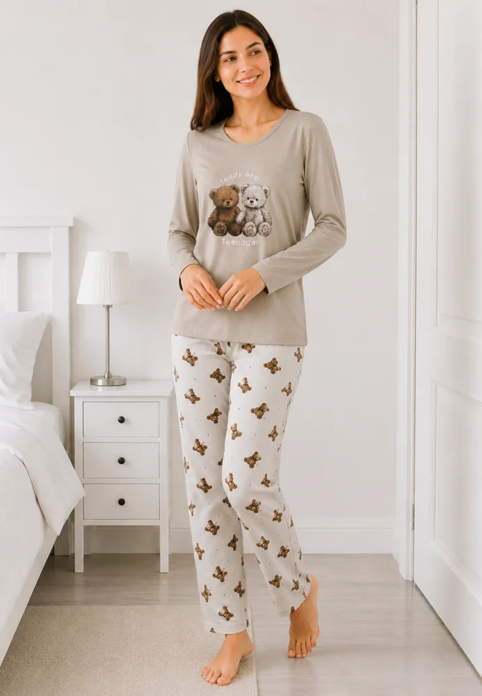 Pijama dama Bej, bluza cu maneca lunga si imprimeu ursuti, pantaloni lungi cu model ursuleti — imagine 3