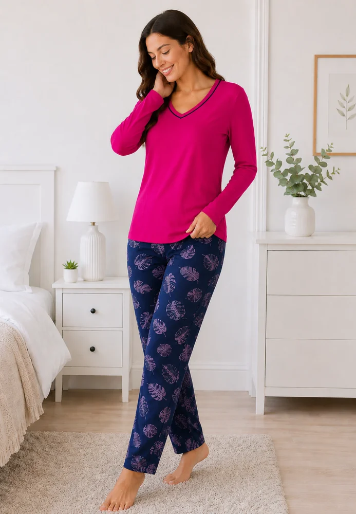 Pijama dama fucsia/Bleumarin, bluza cu maneca lunga si guler V, pantaloni lungi cu imprimeu frunze