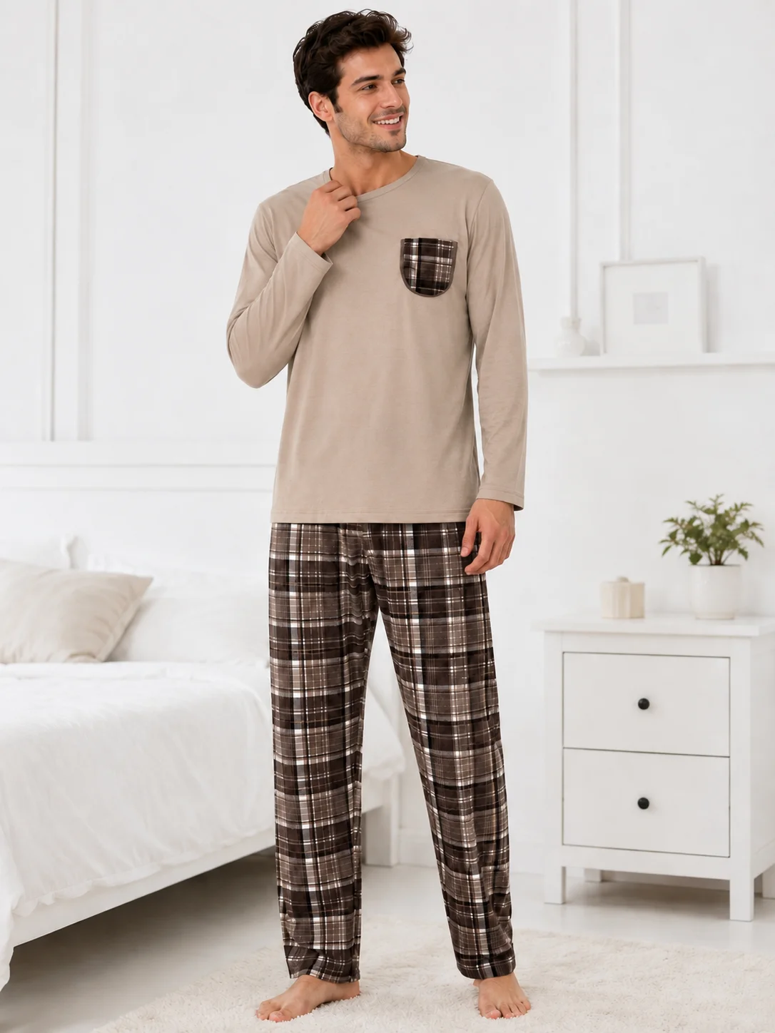 Pijama Bărbați Călduroasă și Confortabilă, Bluză Bej cu Buzunar și Pantalon Carouri Maro/Negru