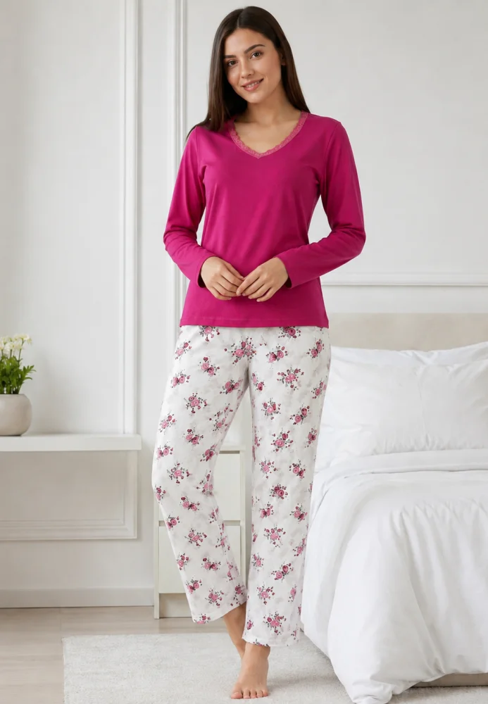 Pijama dama eleganta 2 piese, bluza magenta cu dantela la decolteu si pantalon alb cu imprimeu floral — imagine 3