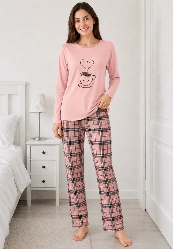 Pijama dama Roz Pudra, bluza cu maneca lunga si imprimeu ceasca de cafea, pantaloni lungi carouri — imagine 3