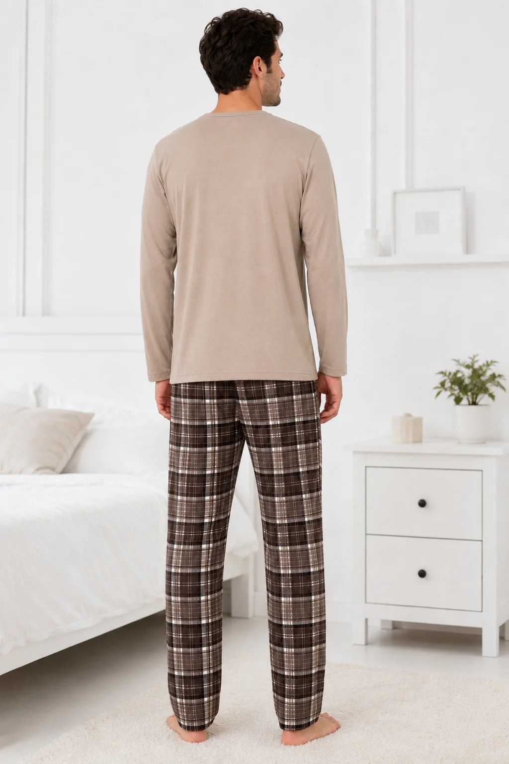 Pijama Bărbați Călduroasă și Confortabilă, Bluză Bej cu Buzunar și Pantalon Carouri Maro/Negru — imagine 2