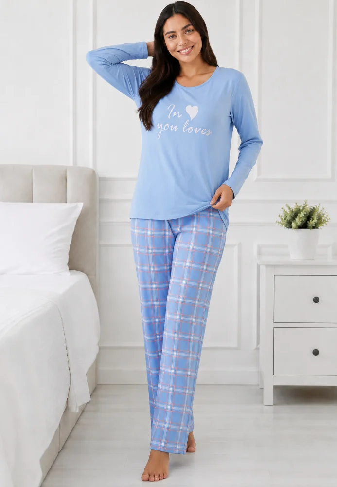 Pijama de dama din 2 piese, bluza cu maneca lunga si mesaj text, pantaloni lungi in carouri
