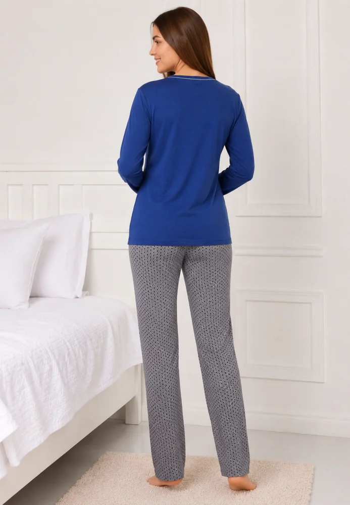 Pijama feminina din bumbac, bluza albastra cu maneca lunga si margine finisata fin, pantalon lung gri — imagine 2