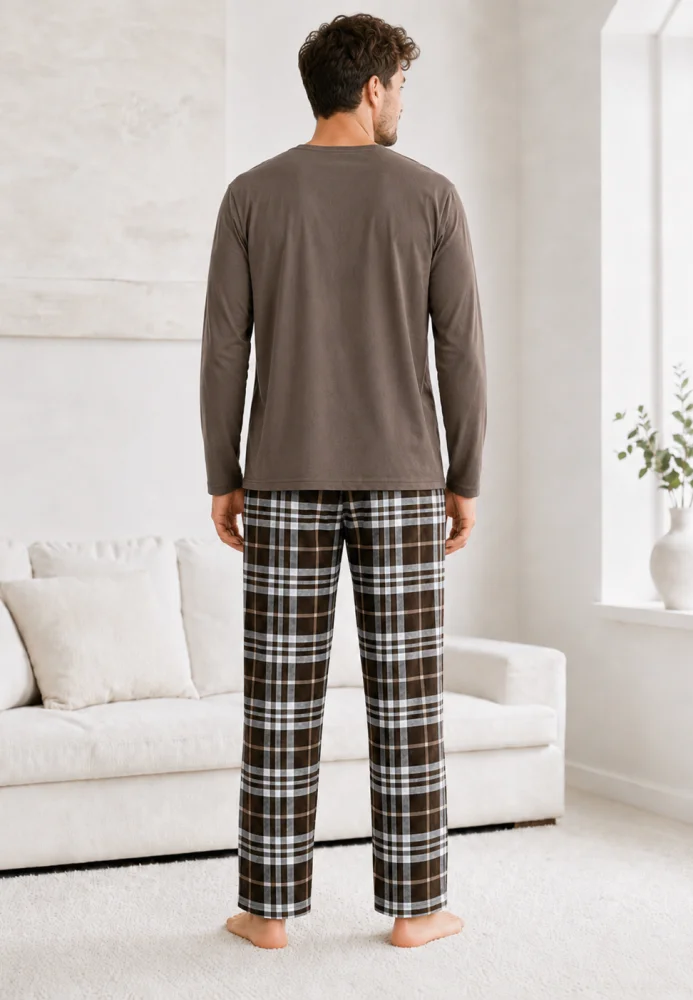 Set Pijama pentru Bărbați, Bluză Maro cu Imprimeu și Pantaloni în Carouri — imagine 2