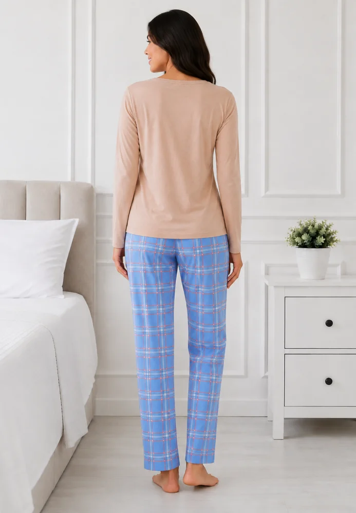 Pijama de dama din 2 piese, bluza cu maneca lunga si mesaj text, pantaloni lungi in carouri — imagine 4
