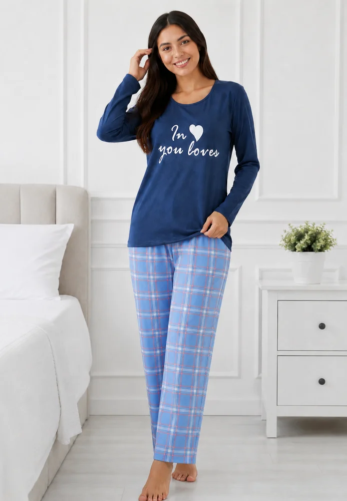 Pijama de dama din 2 piese, bluza cu maneca lunga si mesaj text, pantaloni lungi in carouri