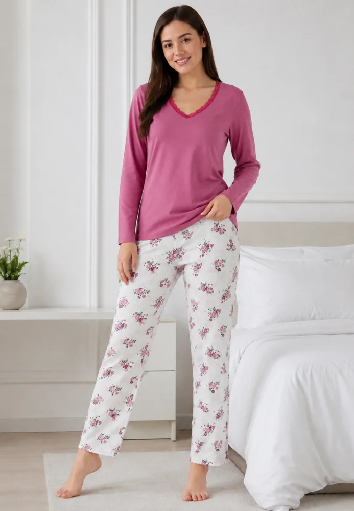 Pijama dama eleganta , bluza cu dantela la decolteu si pantalon alb cu imprimeu floral — imagine 1