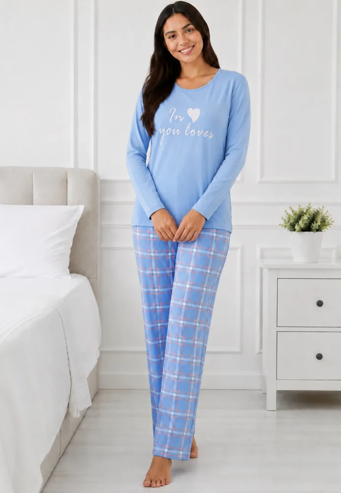Pijama de dama din 2 piese, bluza cu maneca lunga si mesaj text, pantaloni lungi in carouri — imagine 3