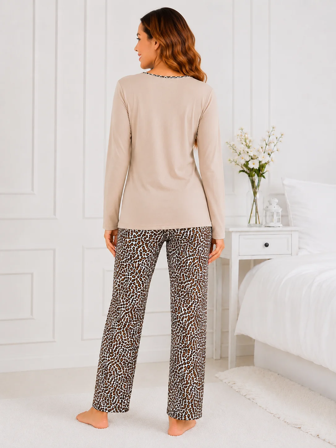 Pijama damă cu mânecă lungă și pantaloni cu imprimeu leopard, bej și maro — imagine 2