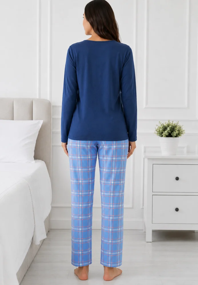 Pijama de dama din 2 piese, bluza cu maneca lunga si mesaj text, pantaloni lungi in carouri