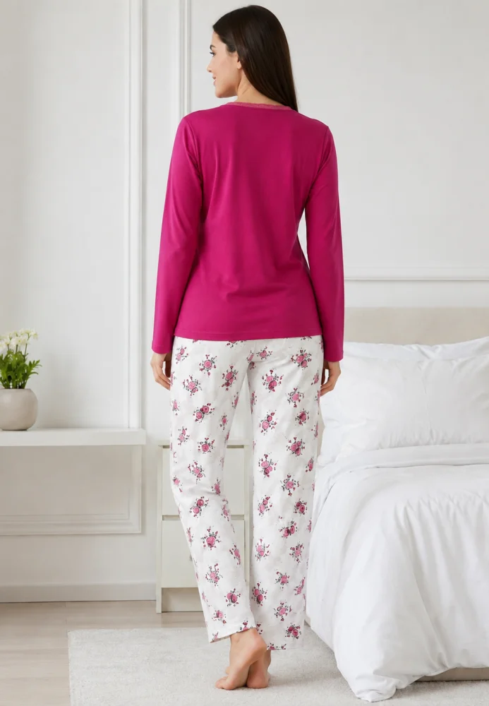 Pijama dama eleganta 2 piese, bluza magenta cu dantela la decolteu si pantalon alb cu imprimeu floral