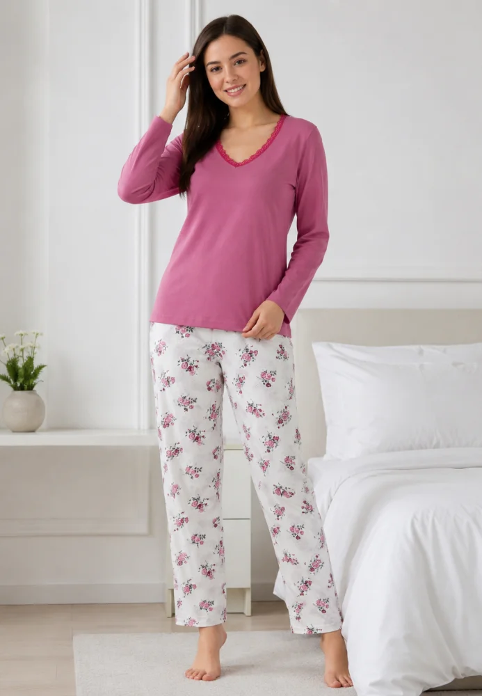 Pijama dama eleganta , bluza cu dantela la decolteu si pantalon alb cu imprimeu floral