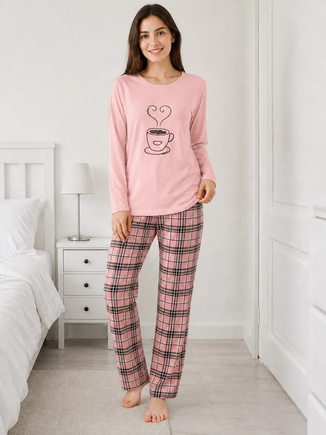 Pijama dama Roz Pudra, bluza cu maneca lunga si imprimeu ceasca de cafea, pantaloni lungi carouri — imagine 4