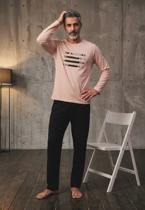 Pijama barbati, bluza bej si pantaloni negri,impreimeu text — imagine 1
