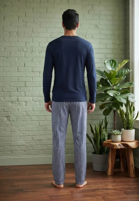 Pijama pentru bărbați, Bluză mânecă lungă cu imprimeu „WHERE WE SEEK LOVE” și Pantalon lung în carouri mici — imagine 2