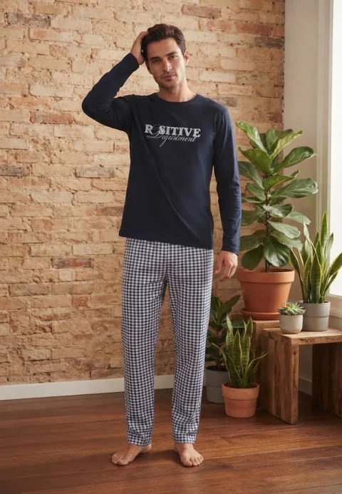 Pijama pentru bărbați, Bluză mânecă lungă cu imprimeu „Positive Department” și Pantalon lung în carouri mici — imagine 1