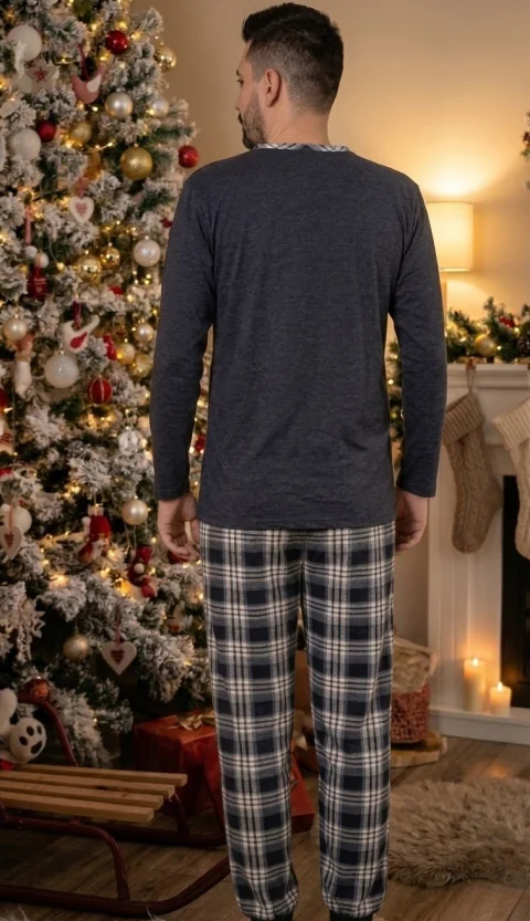 Pijama de Crăciun pentru Bărbați, Merry Christmas Everyone, Bluză bluemarin și Pantaloni Carouri — imagine 2
