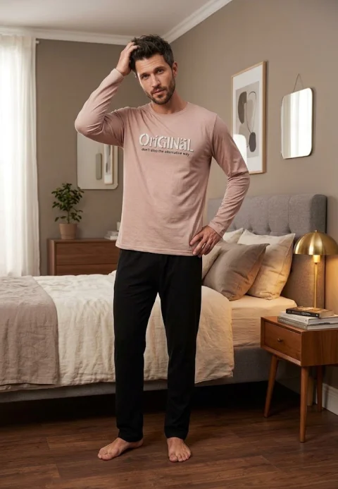 Pijama barbati ORIGINAL, bluza nud si pantaloni negri — imagine 1