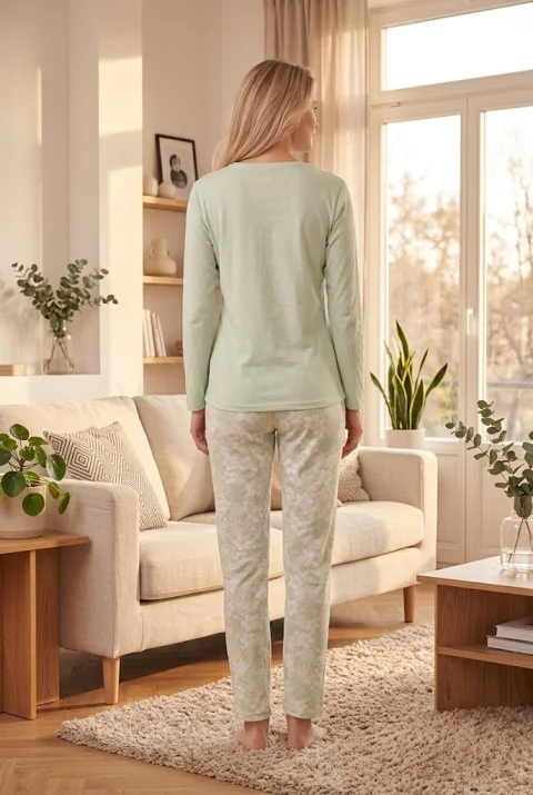 Pijama dama'Feather Tropical' – Set Lejer de Casă cu Bluză Verde Pastel și Pantaloni Inflorați — imagine 2