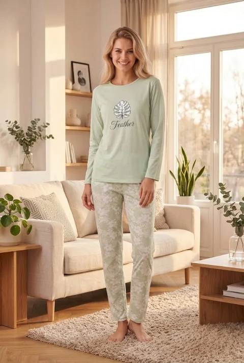 Pijama dama'Feather Tropical' – Set Lejer de Casă cu Bluză Verde Pastel și Pantaloni Inflorați — imagine 1