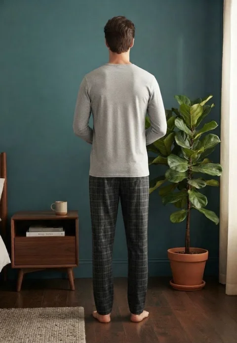 Pijama pentru bărbați, Bluză mânecă lungă cu imprimeu minimalist și Pantalon lung în carouri — imagine 2