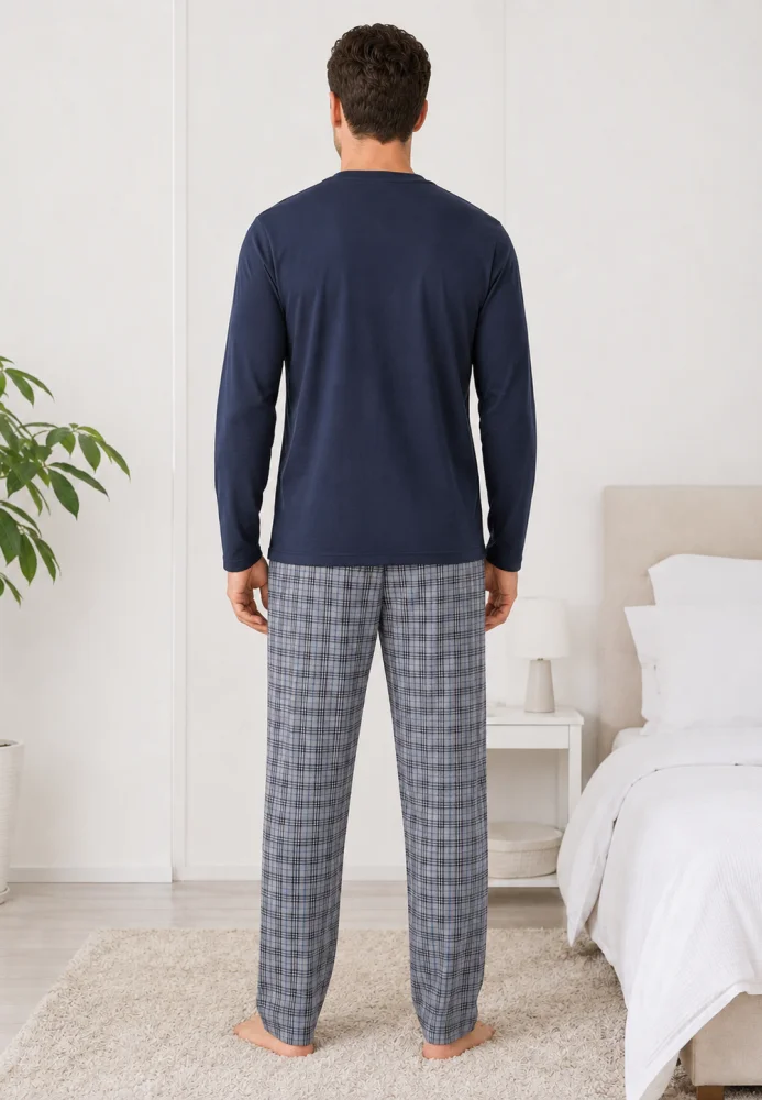 Pijama bărbați, Bluză cu mânecă lungă și decolteu în V cu imprimeu piept, Pantalon lung în carouri,bluemarin