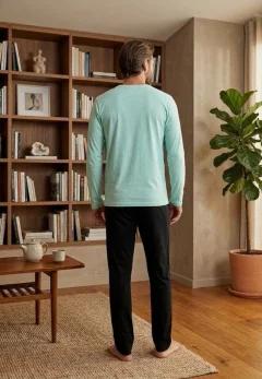 Pijama bărbați, bluză albastru deschis "BALANCE" și pantaloni negri,maneca lunga
