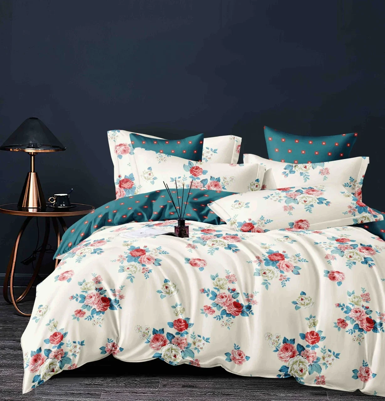 Set Lenjerie de Pat Dublu Finet, 6 Piese – Cearceaf Pilotă, Cearceaf Pat și Fețe de Pernă, Model Floral Bogat pe Fundal Crem cu Detalii Petrol — imagine 1