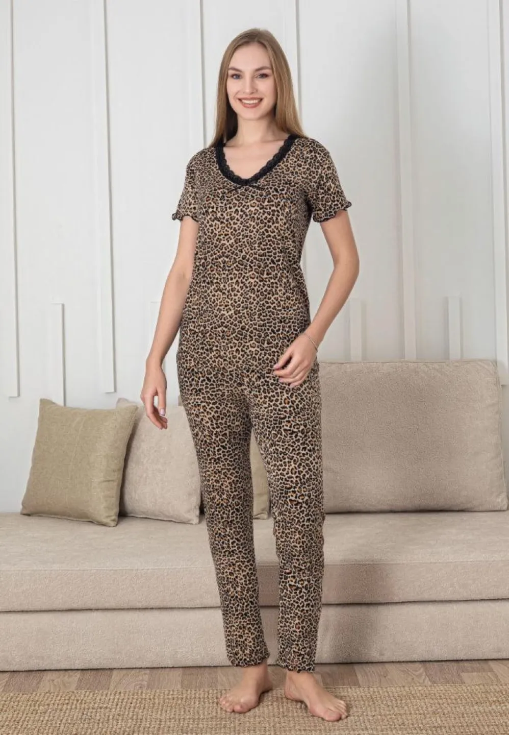 Pijama damă mânecă scurtă stilată – Bumbac leopard, pantaloni lungi cu dantelă neagră - 1