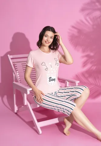 Pijama damă comodă bumbac – roz, imprimeu cu inimioare, pantaloni 3/4 hover