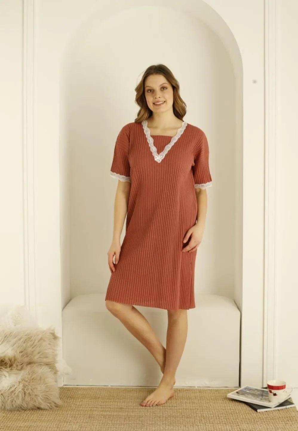 Rochie Elegantă Dama Plisată cu Dantelă și Mâneci - 1