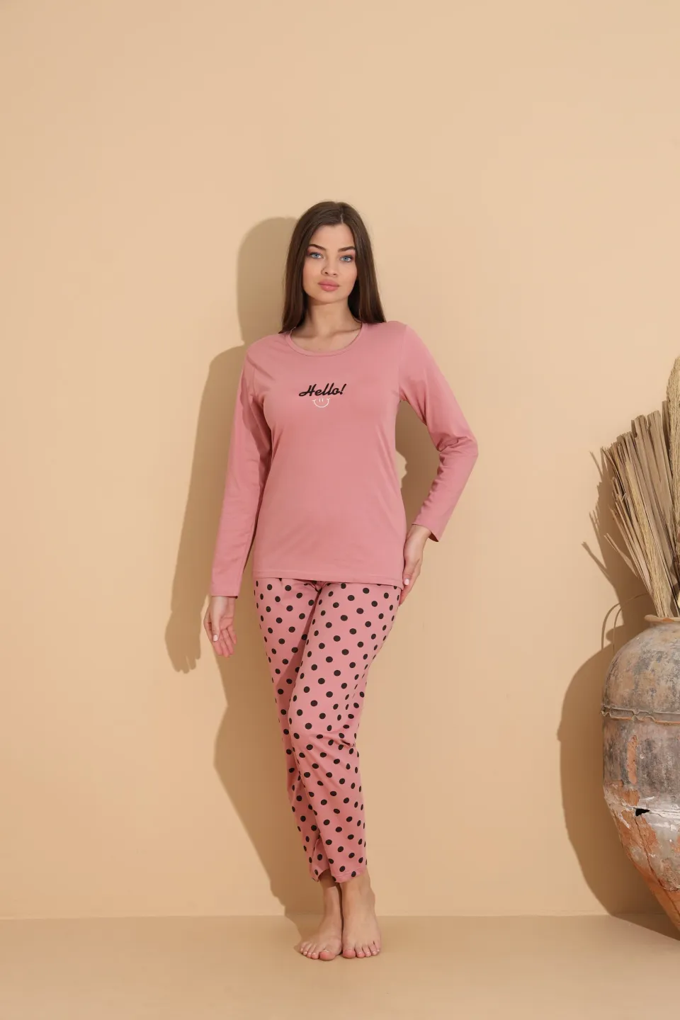 Pijama damă roz cu design modern „HELLO” și pantaloni lungi cu model buline - 2