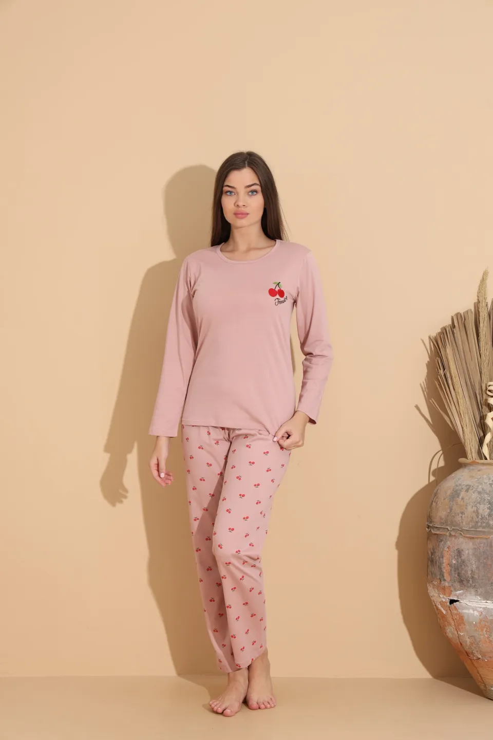Pijama damă roz pal cu imprimeu vesel cireșe și pantaloni lungi comozi - 4