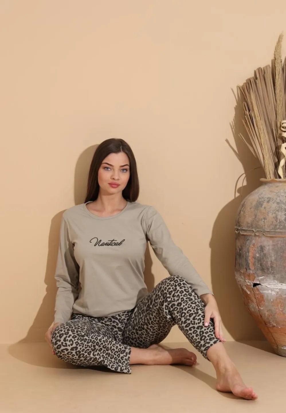 Pijamale damă moderne maro deschis, model „Mantical” cu pantaloni leopard - 4