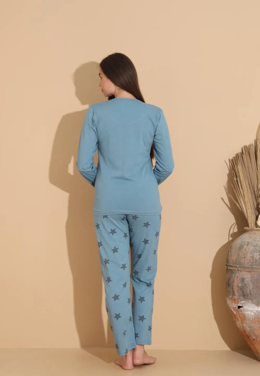 Pijama damă cu pantaloni cu imprimeu stele negre și bluză „She is Art”, albastru deschis - 2