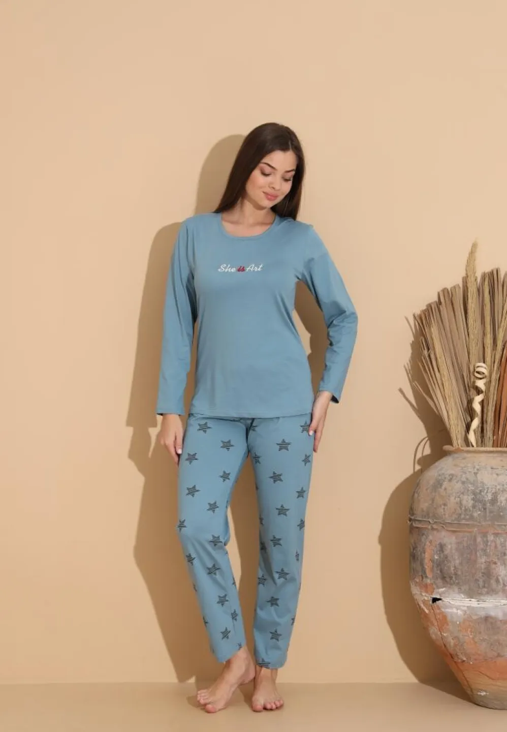 Pijama damă cu pantaloni cu imprimeu stele negre și bluză „She is Art”, albastru deschis - 3