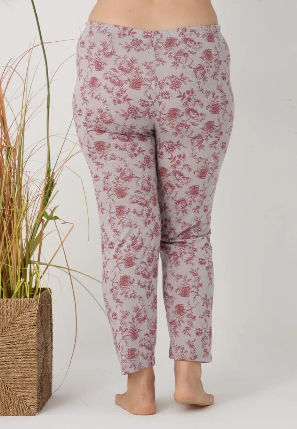 Pantaloni de pijama damă Big Size, flori vișinii pe fundal gri - 3