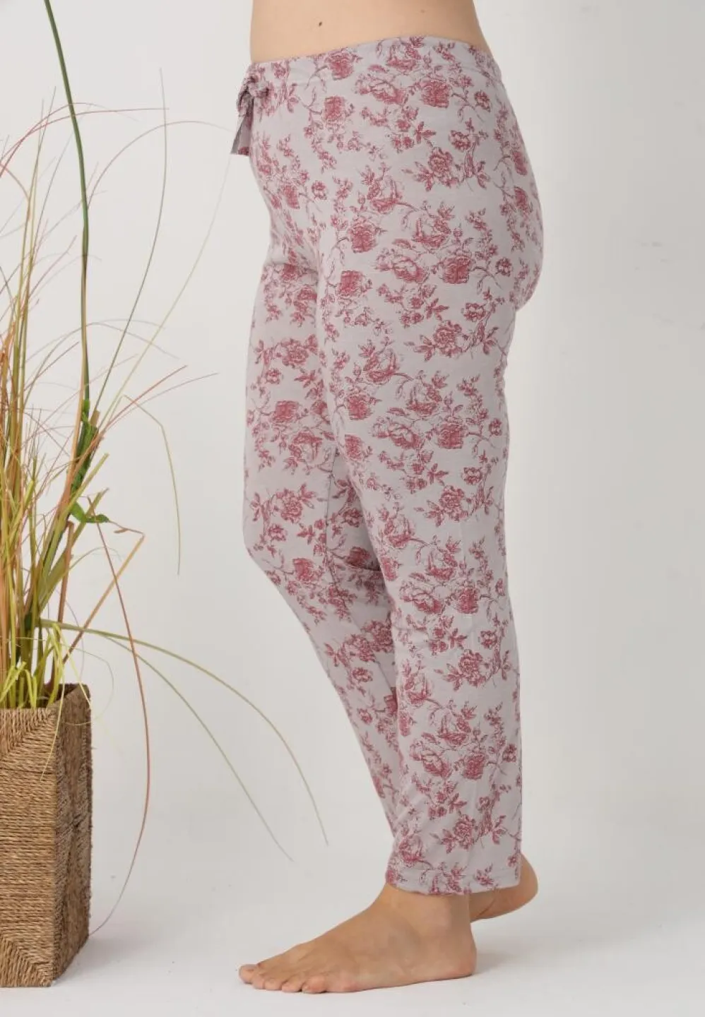 Pantaloni de pijama damă Big Size, flori vișinii pe fundal gri - 4