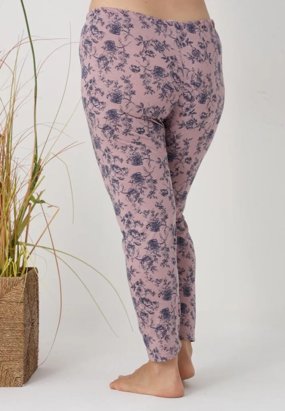 Pantaloni de pijama damă Big Size, flori albastre pe fundal roz - 3