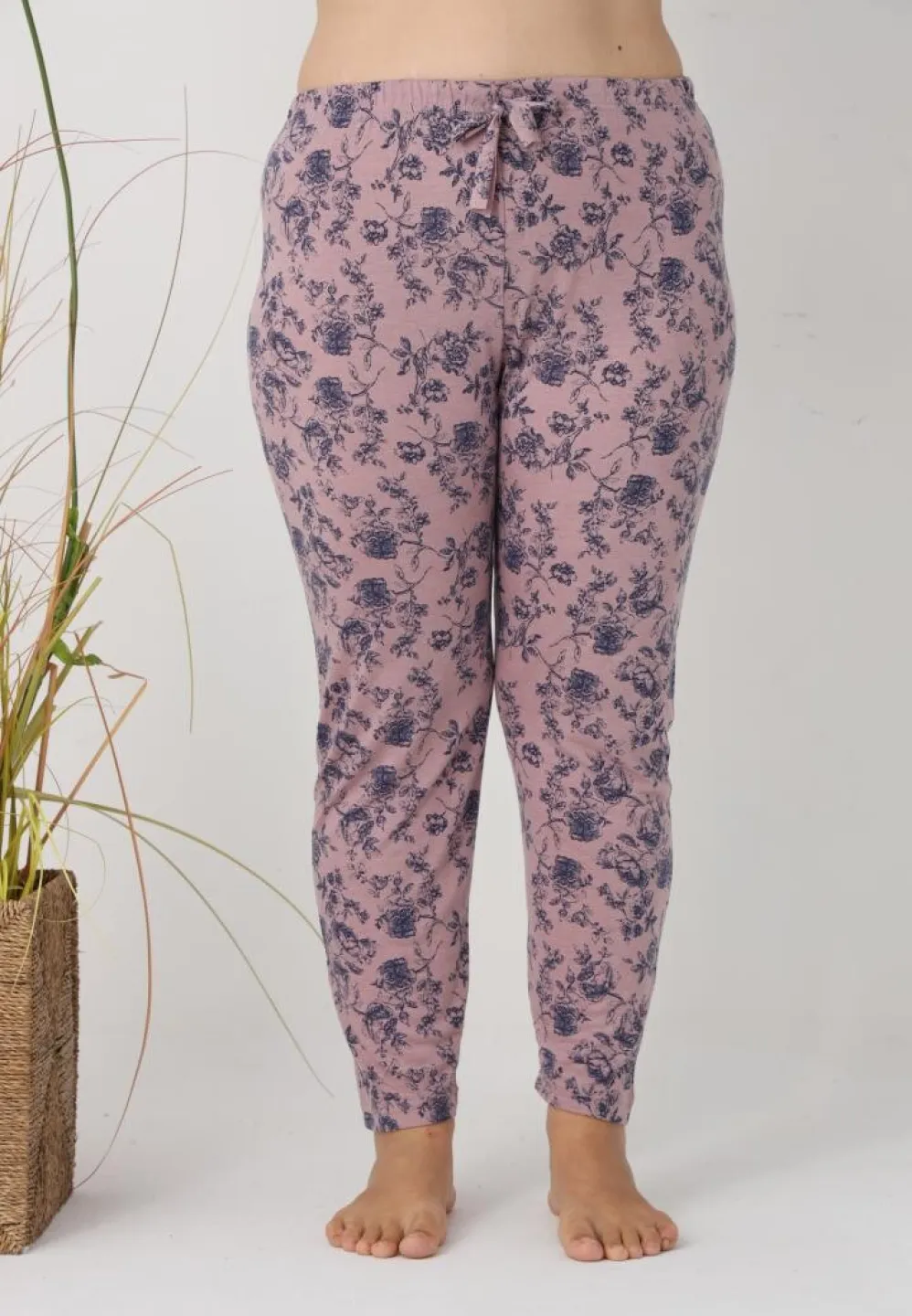 Pantaloni de pijama damă Big Size, flori albastre pe fundal roz - 5