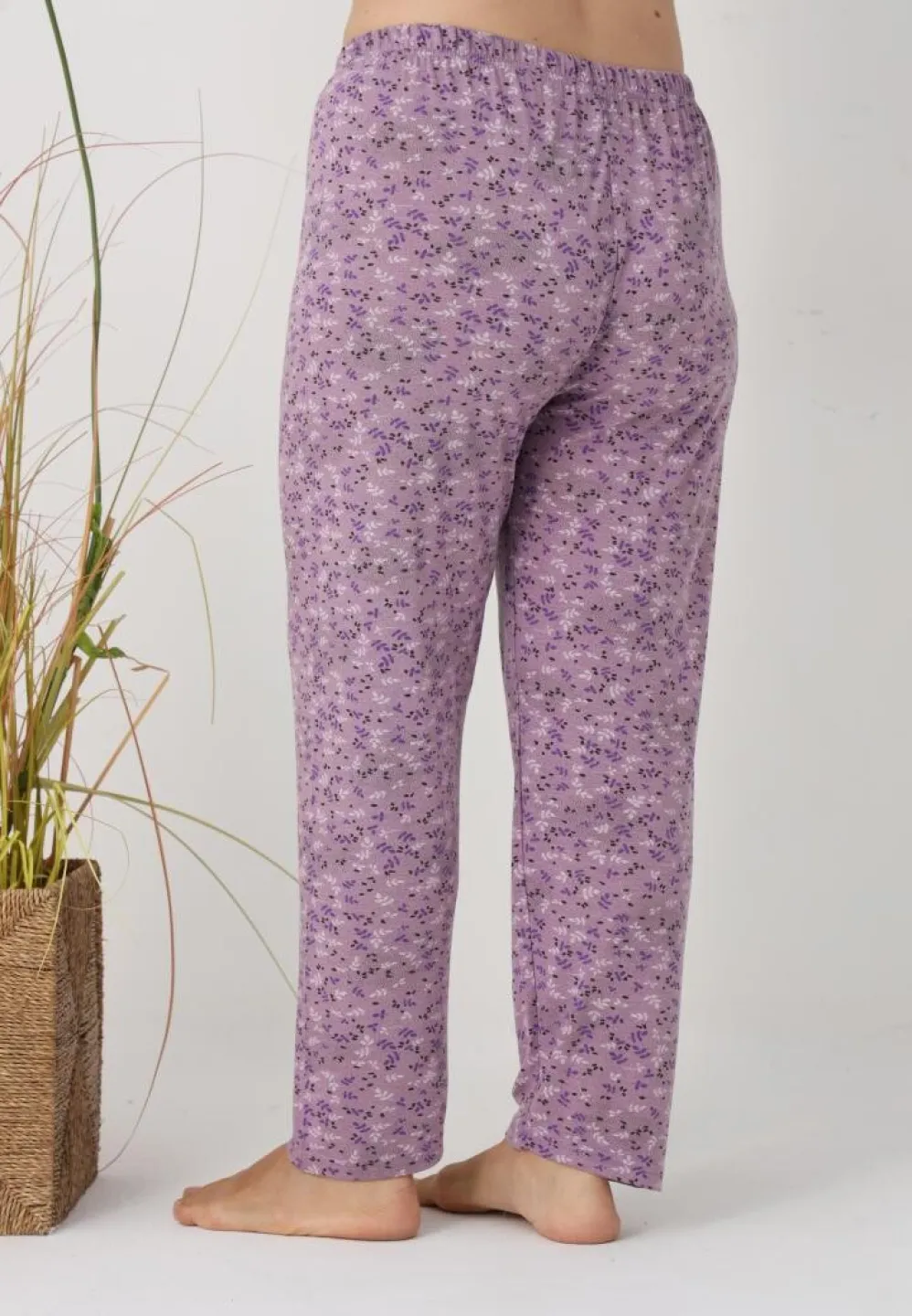 Pantaloni de pijama damă Big Size, flori pe fundal mov - 4