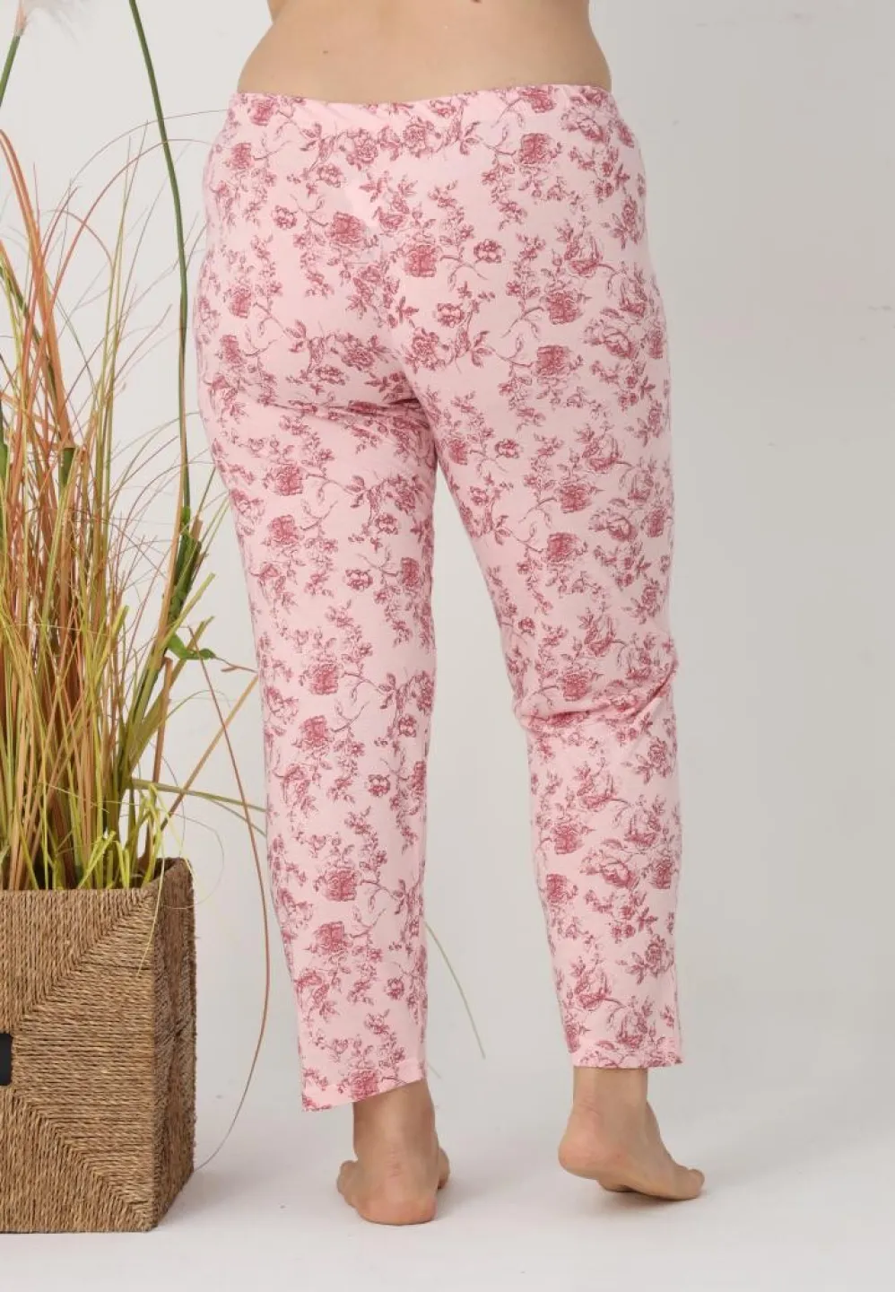 Pantaloni de pijama damă Big Size, flori pe fundal roz - 3