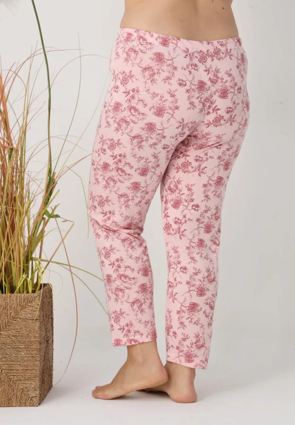 Pantaloni de pijama damă Big Size, flori pe fundal roz - 4