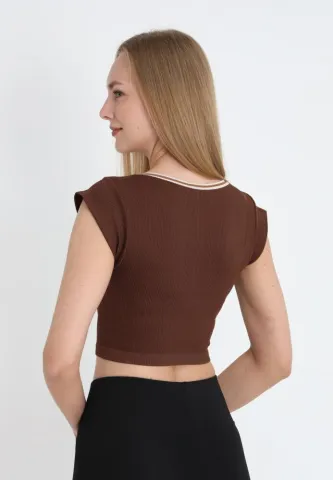 Tricou casual crop damă, maro cu mânecă scurtă hover