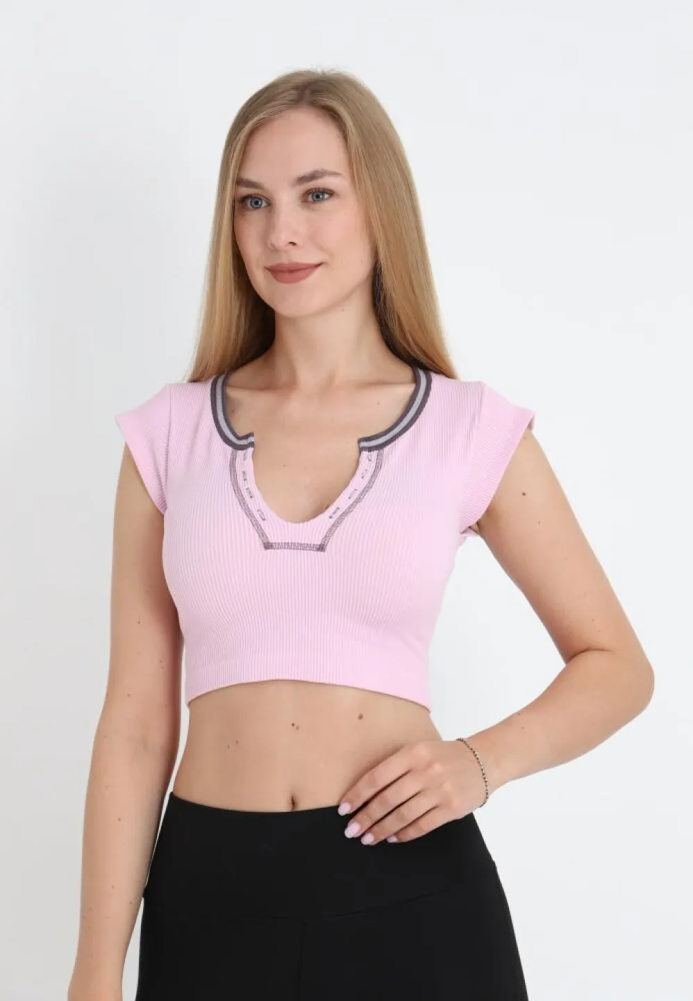 Tricou casual crop damă, roz cu mânecă scurtă - 4