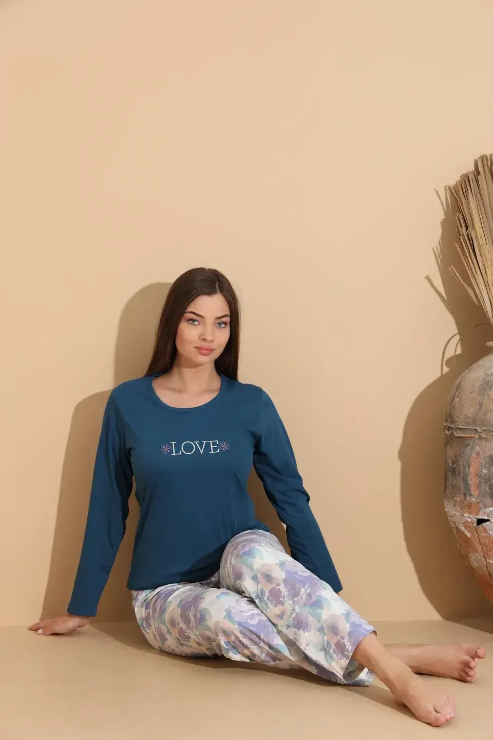 Pijama dama bleumarin elegantă cu bluză „Love” și pantaloni florali - 3