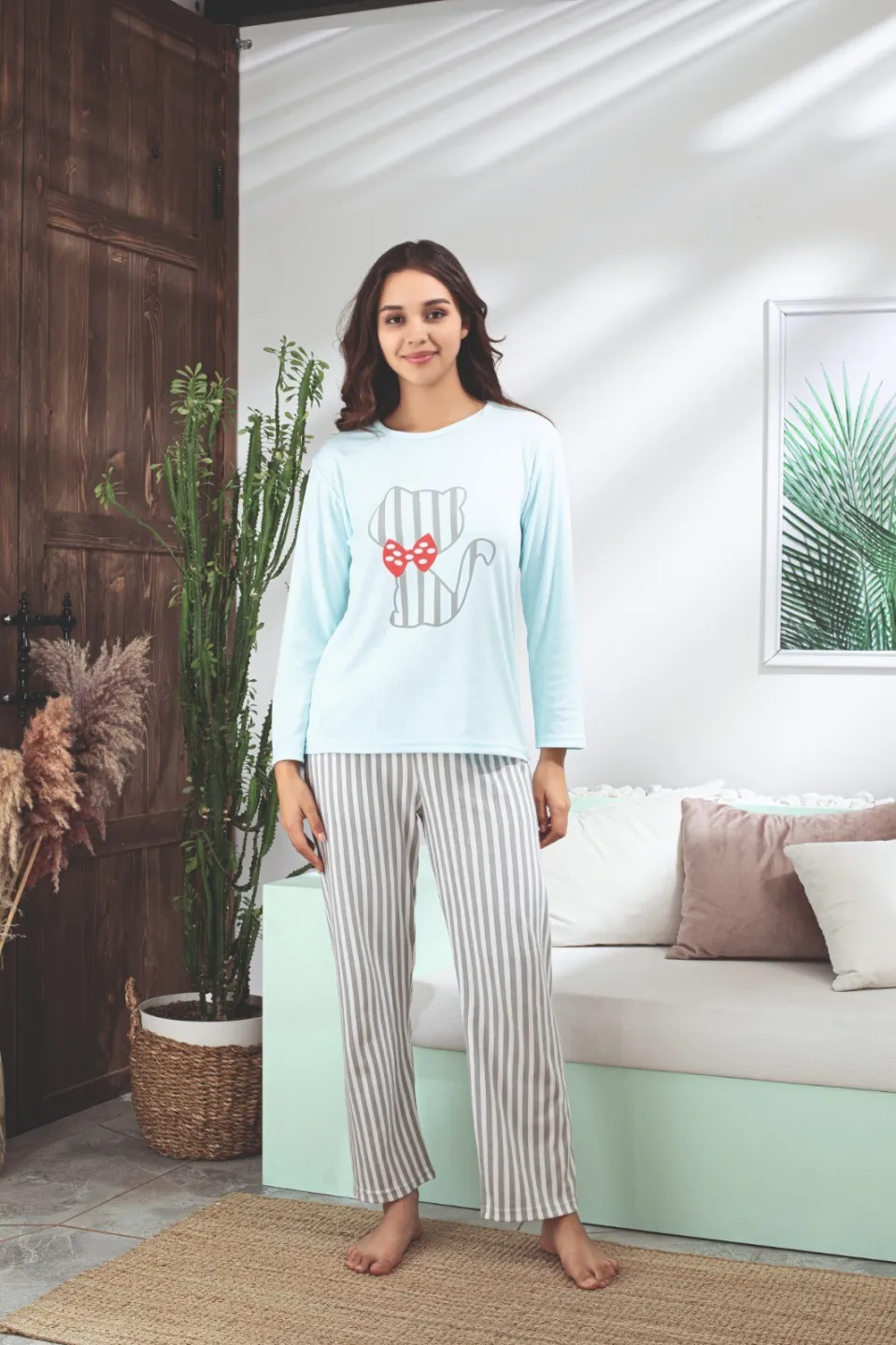 Pijama Dama Albastru Deschis, Pisica – Material Moale și Design Drăguț cu Dungi - 1